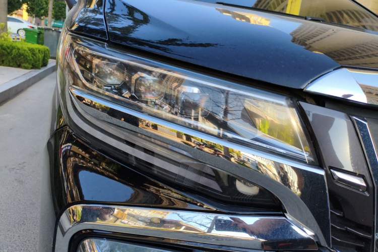 Used Toyota Alphard  Right Front Headlight