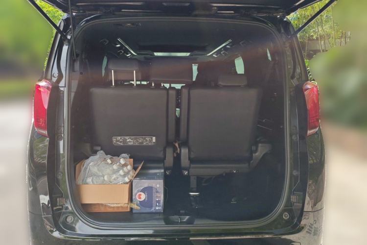 Used Toyota Alphard  Trunk