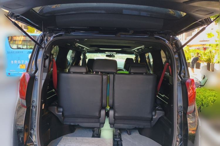 Used Toyota Alphard  Trunk