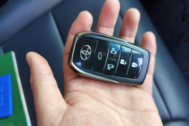 Used Toyota Alphard  Vehicle Key