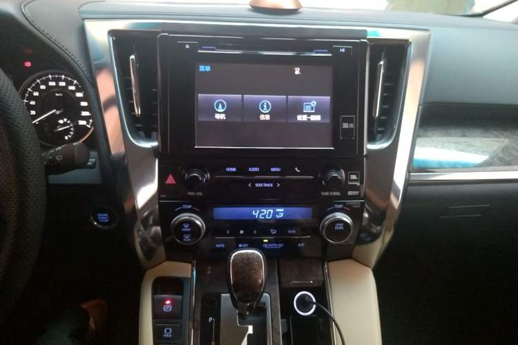Used Toyota Alphard 2018 Revised Version 3.5L Premium Edition Audio And AC Panel