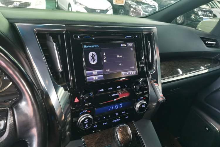 Used Toyota Alphard 2018 Revised Version 3.5L Premium Edition Audio And AC Panel