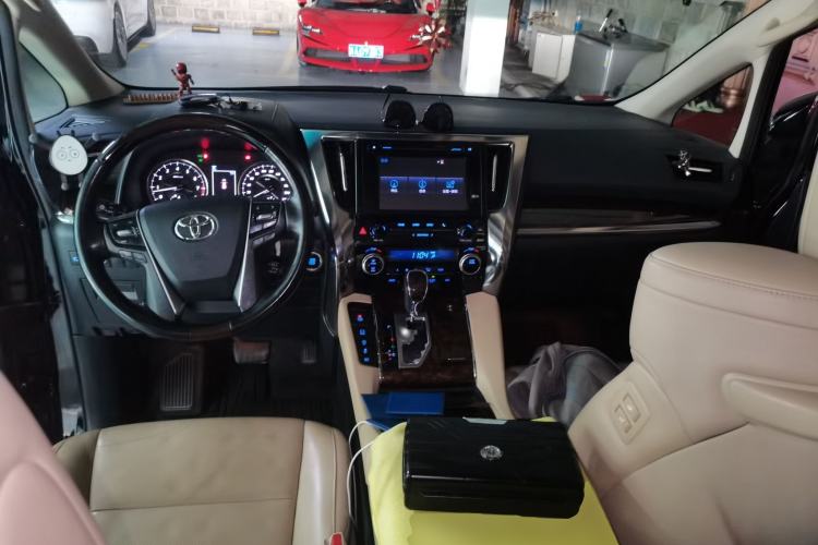 Used Toyota Alphard 2018 Revised Version 3.5L Luxury Edition Center Console
