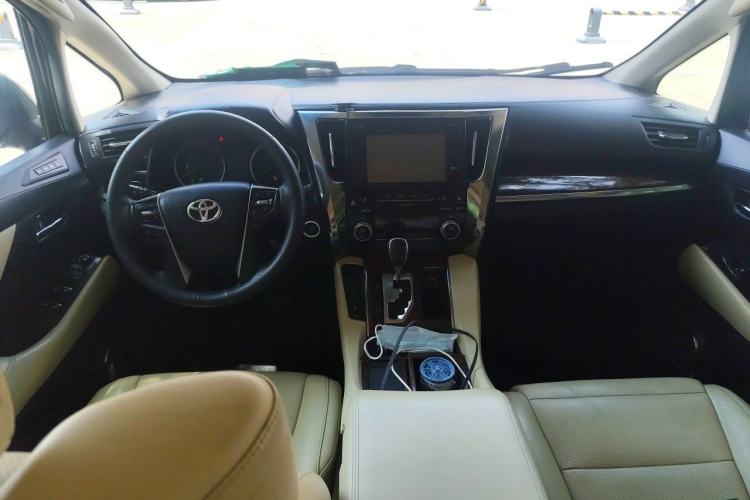 Used Toyota Alphard 2018 Revised Version 3.5L Luxury Edition Center Console