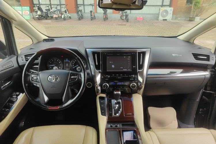Used Toyota Alphard 2018 3.5L Luxury Edition Center Console