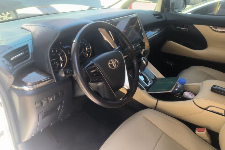 Used Toyota Alphard 2018 Revised Version 3.5L Luxury Edition Center Console