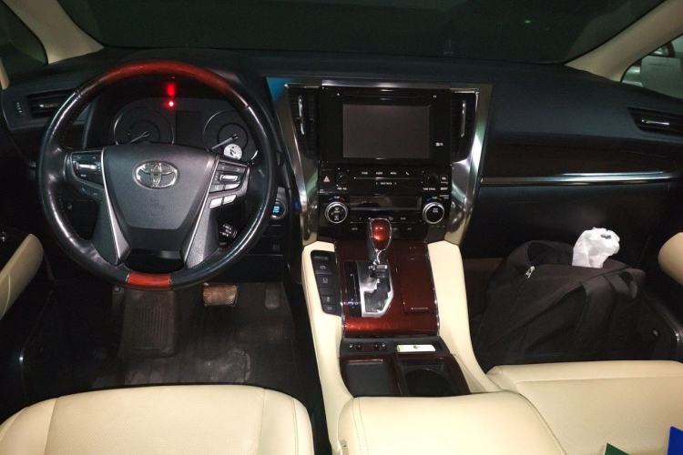Used Toyota Alphard 2018 3.5L Luxury Edition Center Console