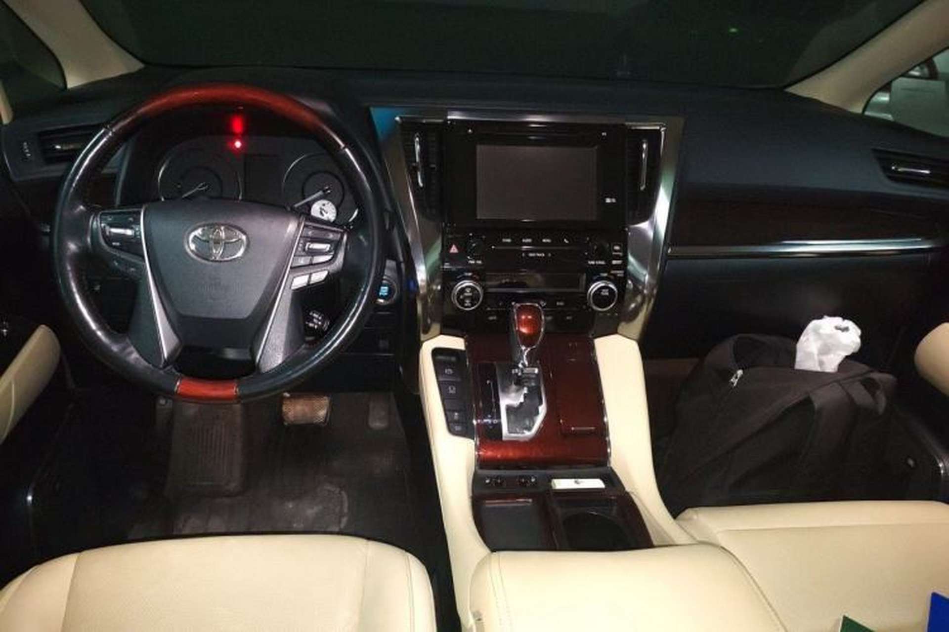 Used Toyota Alphard 2018 3.5L Luxury Edition Center Console