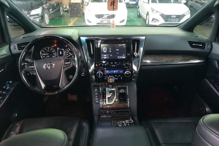 Used Toyota Alphard 2018 Revised Version 3.5L Premium Edition Center Console