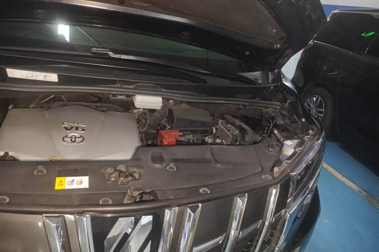 Used Toyota Alphard 2018 Revised Version 3.5L Premium Edition Engine Bay Left