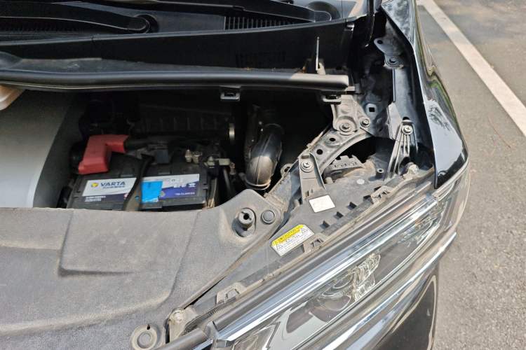 Used Toyota Alphard 2018 Revised Version 3.5L Luxury Edition Engine Bay Left