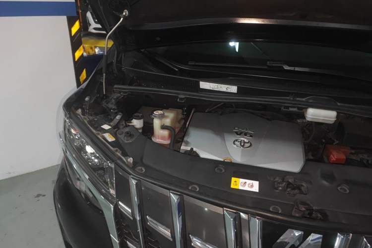 Used Toyota Alphard 2018 Revised Version 3.5L Premium Edition Engine Bay Right