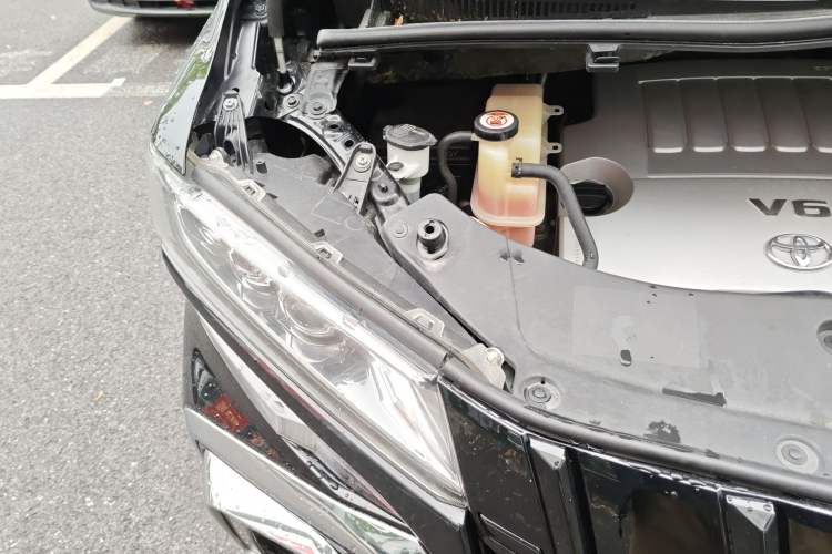 Used Toyota Alphard 2018 3.5L Prestige Edition Engine Bay Right