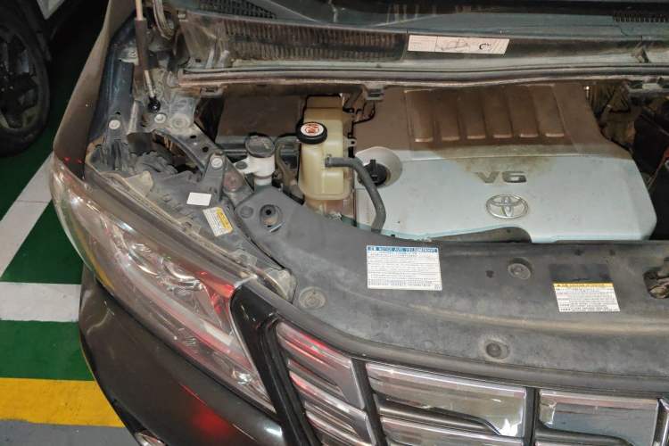 Used Toyota Alphard 2018 3.5L Luxury Edition Engine Bay Right