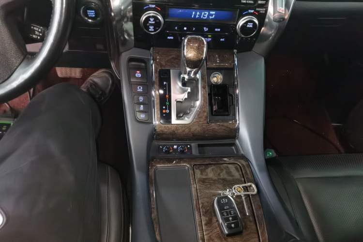 Used Toyota Alphard 2018 Revised Version 3.5L Premium Edition Gear Lever