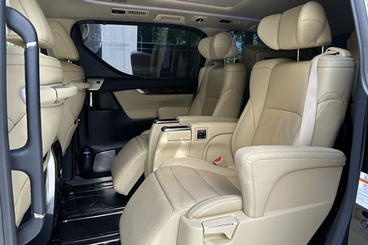Used Toyota Alphard 2018 Revised Version 3.5L Luxury Edition Interior 1