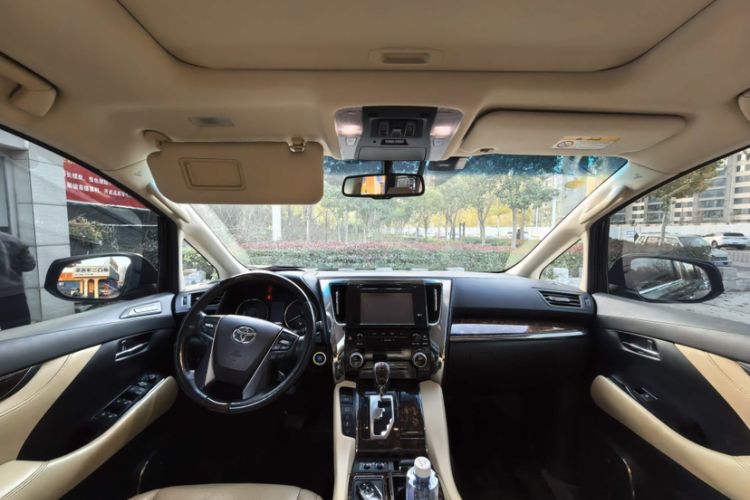 Used Toyota Alphard 2018 Revised Version 3.5L Luxury Edition Interior 1