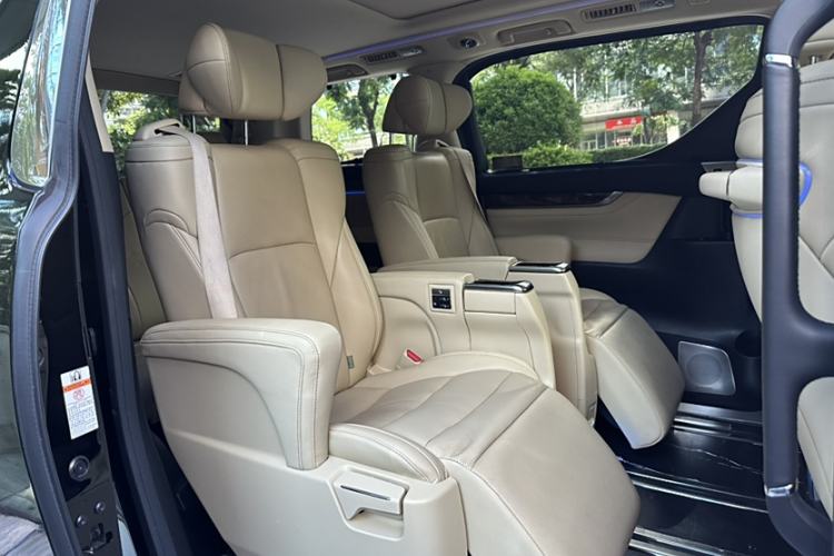 Used Toyota Alphard 2018 Revised Version 3.5L Luxury Edition Interior 2