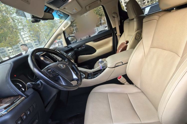 Used Toyota Alphard 2018 Revised Version 3.5L Luxury Edition Interior 2