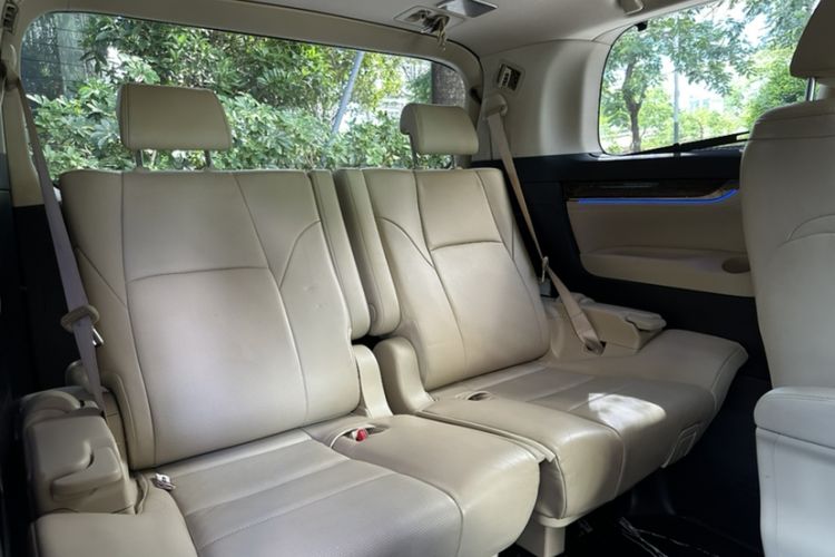 Used Toyota Alphard 2018 Revised Version 3.5L Luxury Edition Interior 3