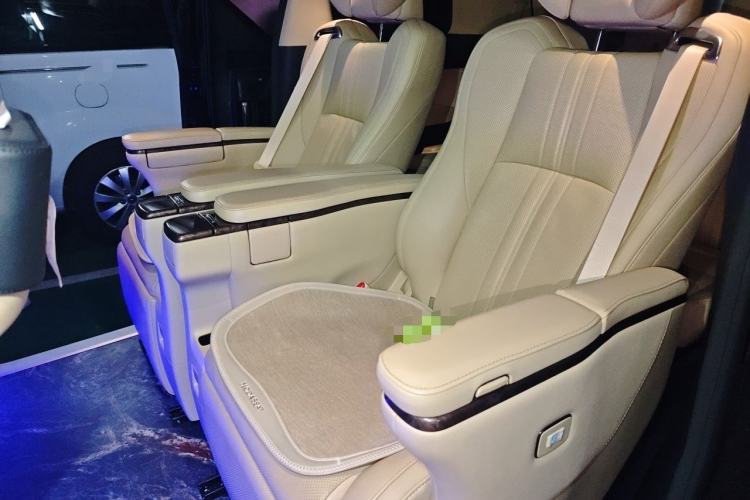 Used Toyota Alphard 2018 Revised Version 3.5L Premium Edition Interior 4