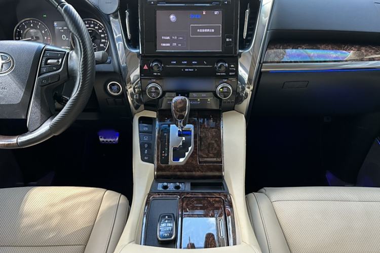 Used Toyota Alphard 2018 Revised Version 3.5L Luxury Edition Interior 5