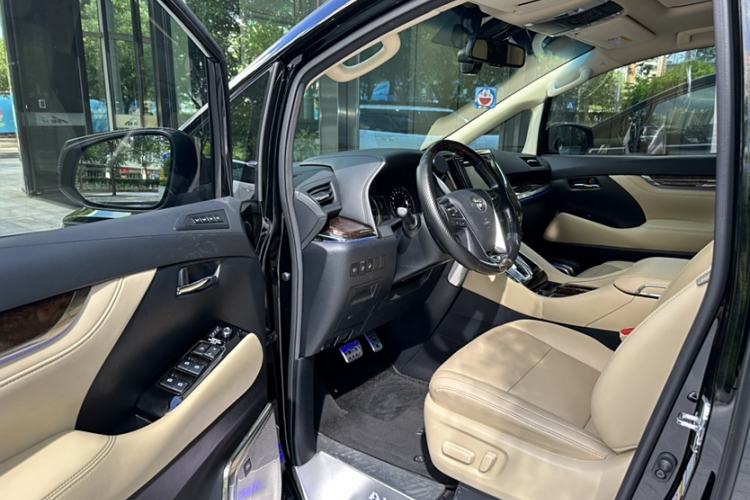 Used Toyota Alphard 2018 Revised Version 3.5L Luxury Edition Interior 6