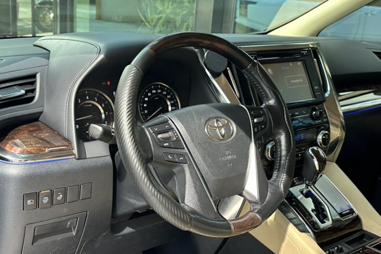 Used Toyota Alphard 2018 Revised Version 3.5L Luxury Edition Interior 7