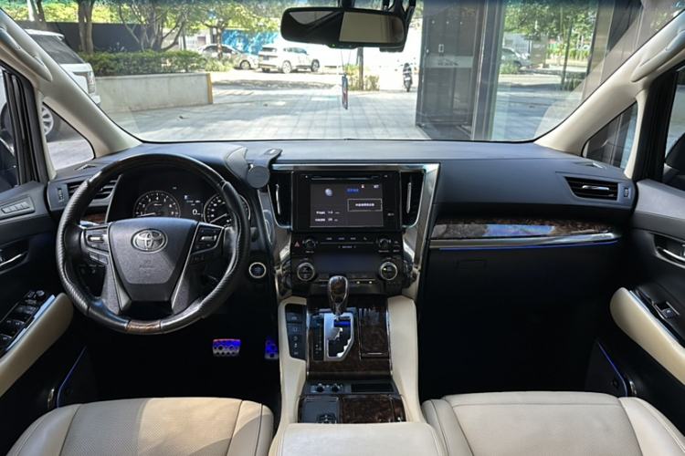 Used Toyota Alphard 2018 Revised Version 3.5L Luxury Edition Interior 8