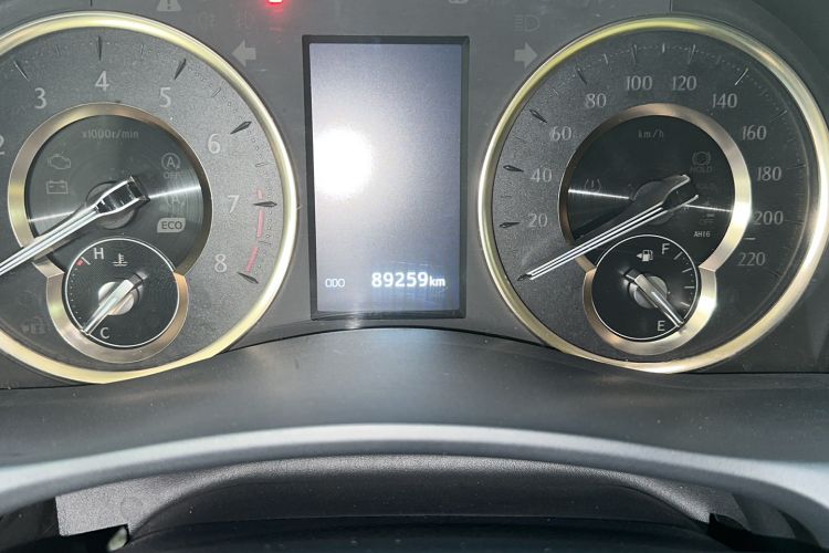 Used Toyota Alphard 2018 Revised Version 3.5L Luxury Edition Odometer Close Up