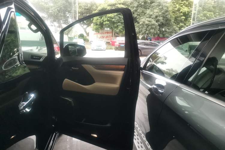 Used Toyota Alphard 2018 3.5L Prestige Edition Right Front Door Interior