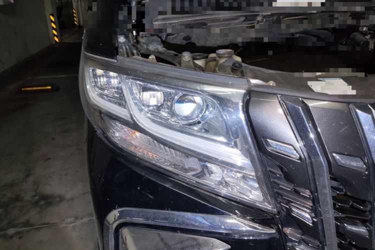 Used Toyota Alphard 2018 3.5L Prestige Edition Right Front Headlight
