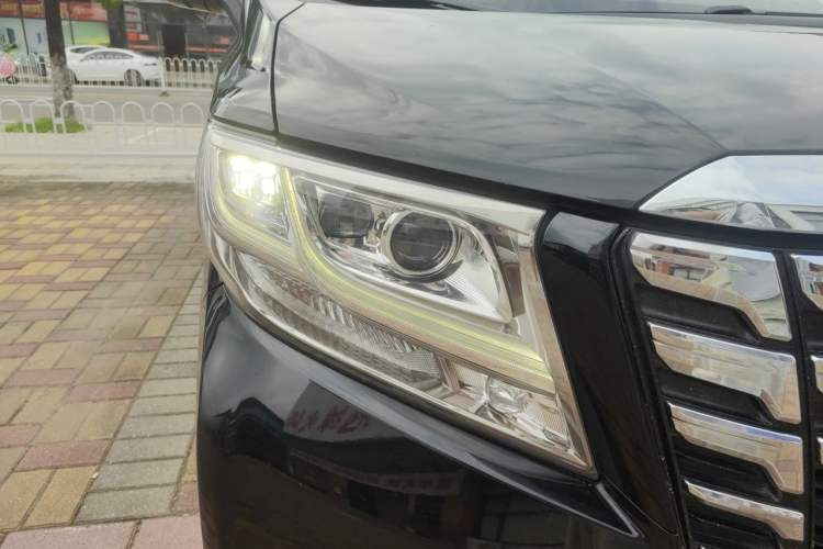 Used Toyota Alphard 2018 3.5L Luxury Edition Right Front Headlight