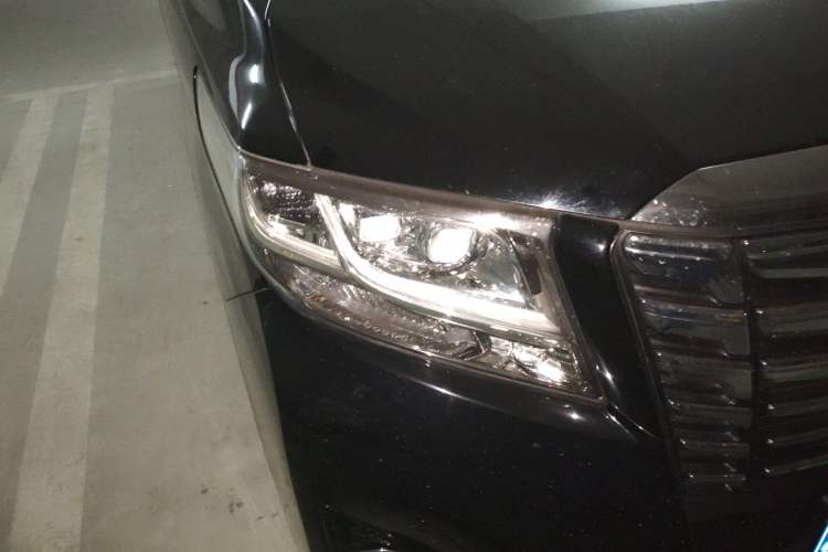 Used Toyota Alphard 2018 3.5L Luxury Edition Right Front Headlight
