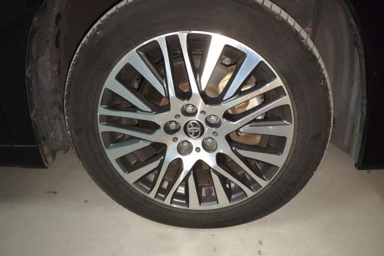 Used Toyota Alphard 2018 3.5L Luxury Edition Right Front Wheel Hub