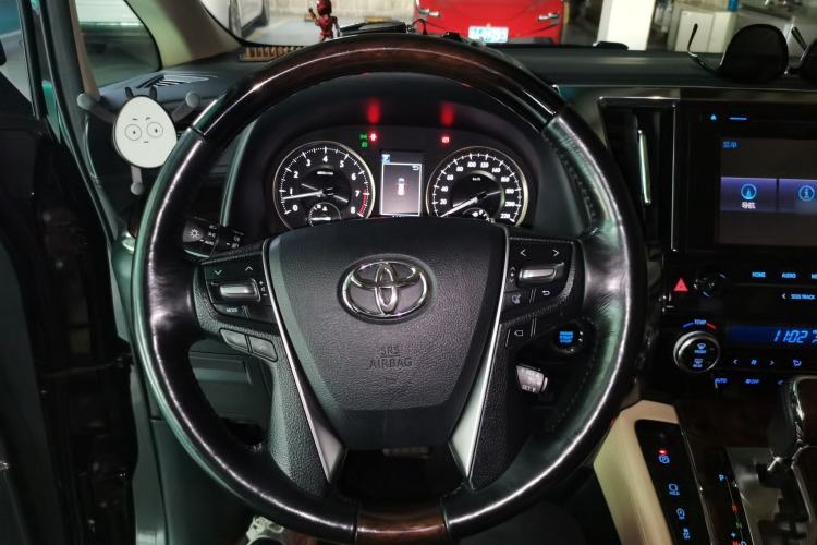 Used Toyota Alphard 2018 Revised Version 3.5L Luxury Edition Steering Wheel