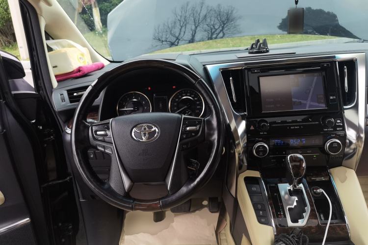 Used Toyota Alphard 2018 Revised Version 3.5L Luxury Edition Steering Wheel