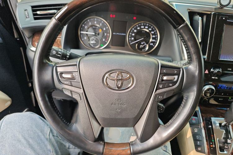 Used Toyota Alphard 2018 Revised Version 3.5L Luxury Edition Steering Wheel