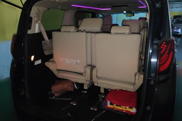 Used Toyota Alphard 2018 3.5L Luxury Edition Trunk