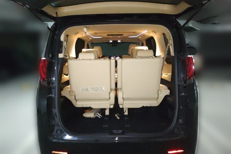 Used Toyota Alphard 2018 3.5L Luxury Edition Trunk
