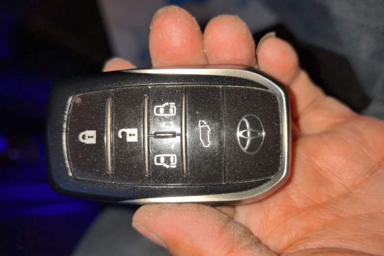 Used Toyota Alphard 2018 Revised Version 3.5L Premium Edition Vehicle Key