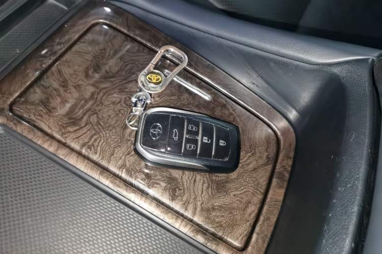 Used Toyota Alphard 2018 Revised Version 3.5L Premium Edition Vehicle Key