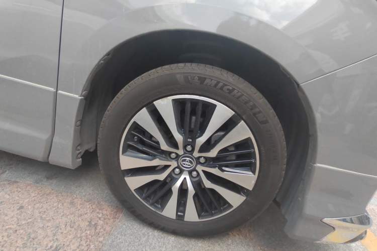 Used Toyota Alphard 2018 Revised Version 3.5L Premium Edition Right Front Wheel Hub