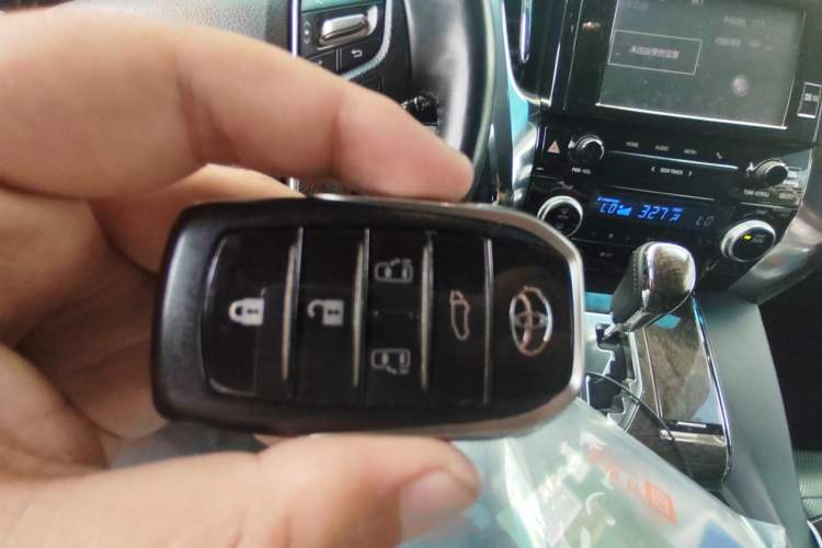 Used Toyota Alphard 2018 Revised Version 3.5L Premium Edition Vehicle Key