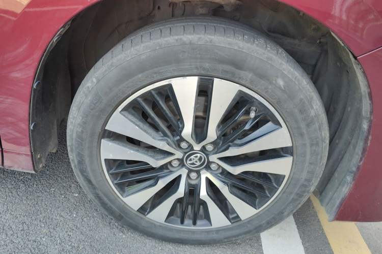 Used Toyota Alphard 2018 Revised Version 3.5L Luxury Edition Right Front Wheel Hub