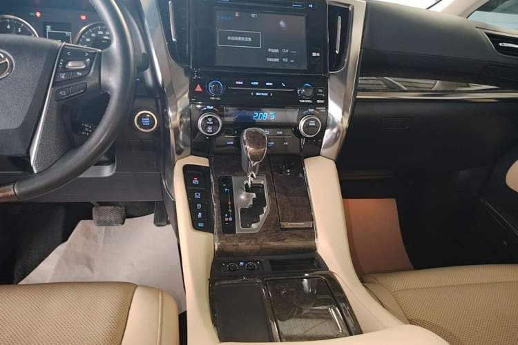 Used Toyota Alphard 2018 Revised Version 3.5L Premium Edition Audio And AC Panel