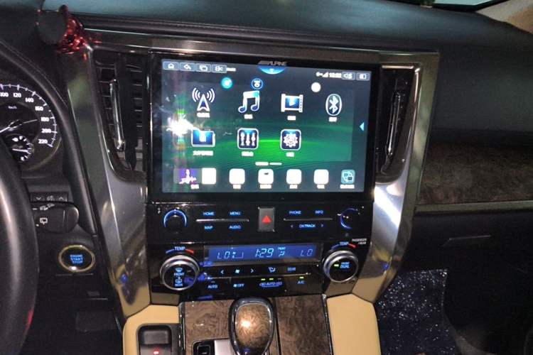 Used Toyota Alphard 2018 Revised Version 3.5L Premium Edition Audio And AC Panel