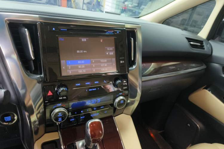 Used Toyota Alphard 2018 3.5L Luxury Edition Audio And AC Panel
