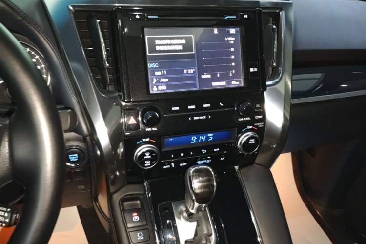 Used Toyota Alphard 2018 Revised Version 3.5L Premium Edition Audio And AC Panel