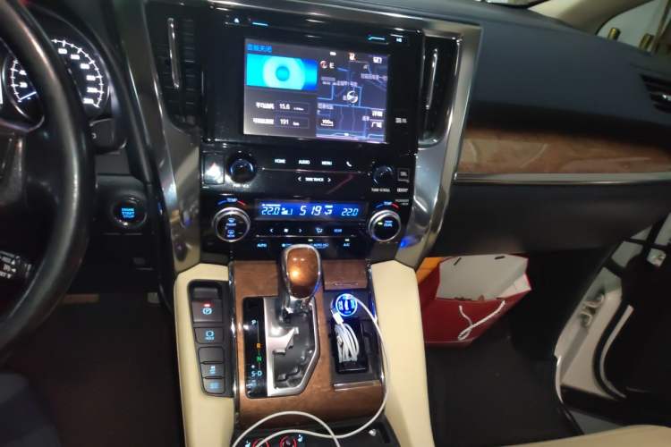 Used Toyota Alphard 2018 3.5L Prestige Edition Audio And AC Panel